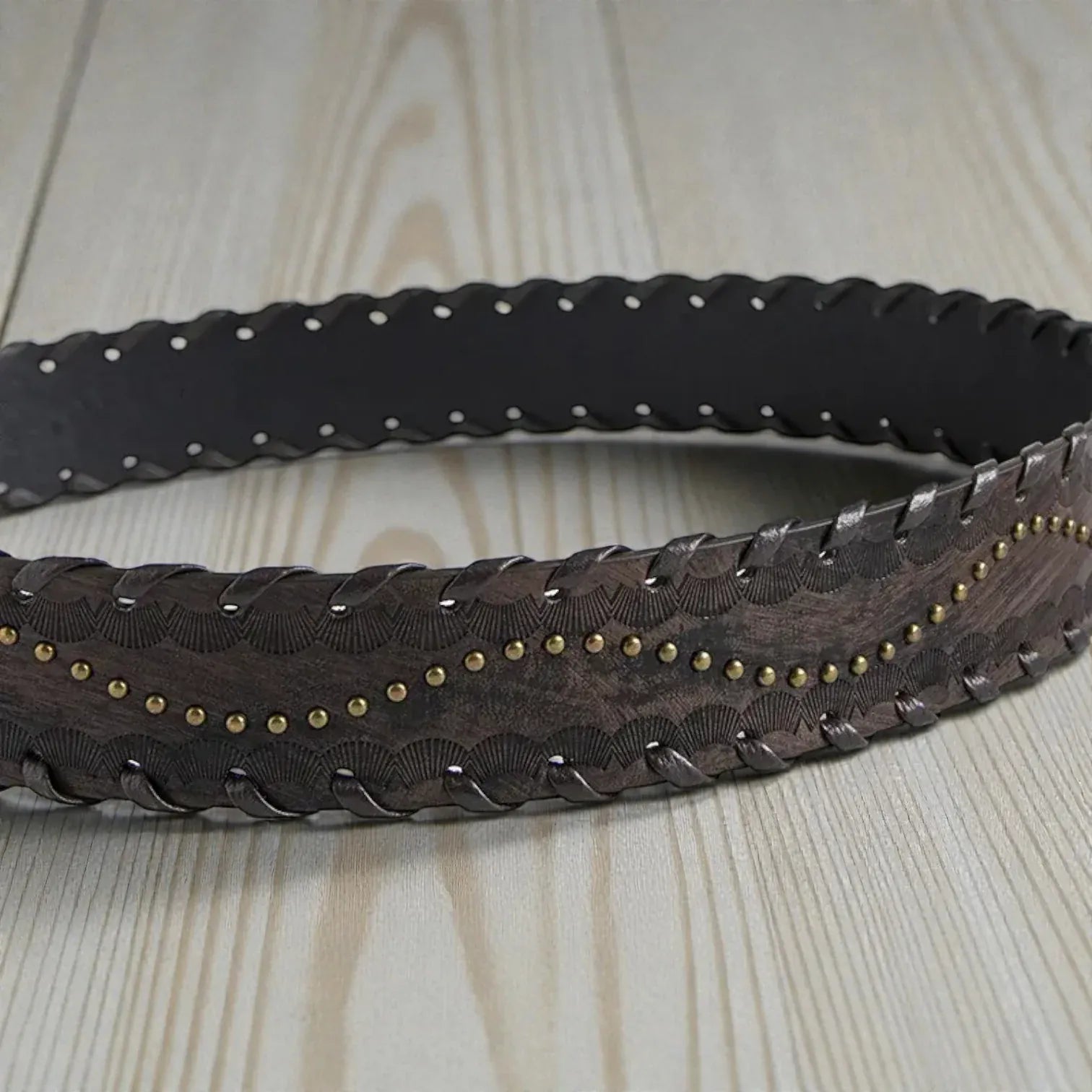 Maison de la Ceinture Café / 100cm Ceinture cloutée femme – Vespera