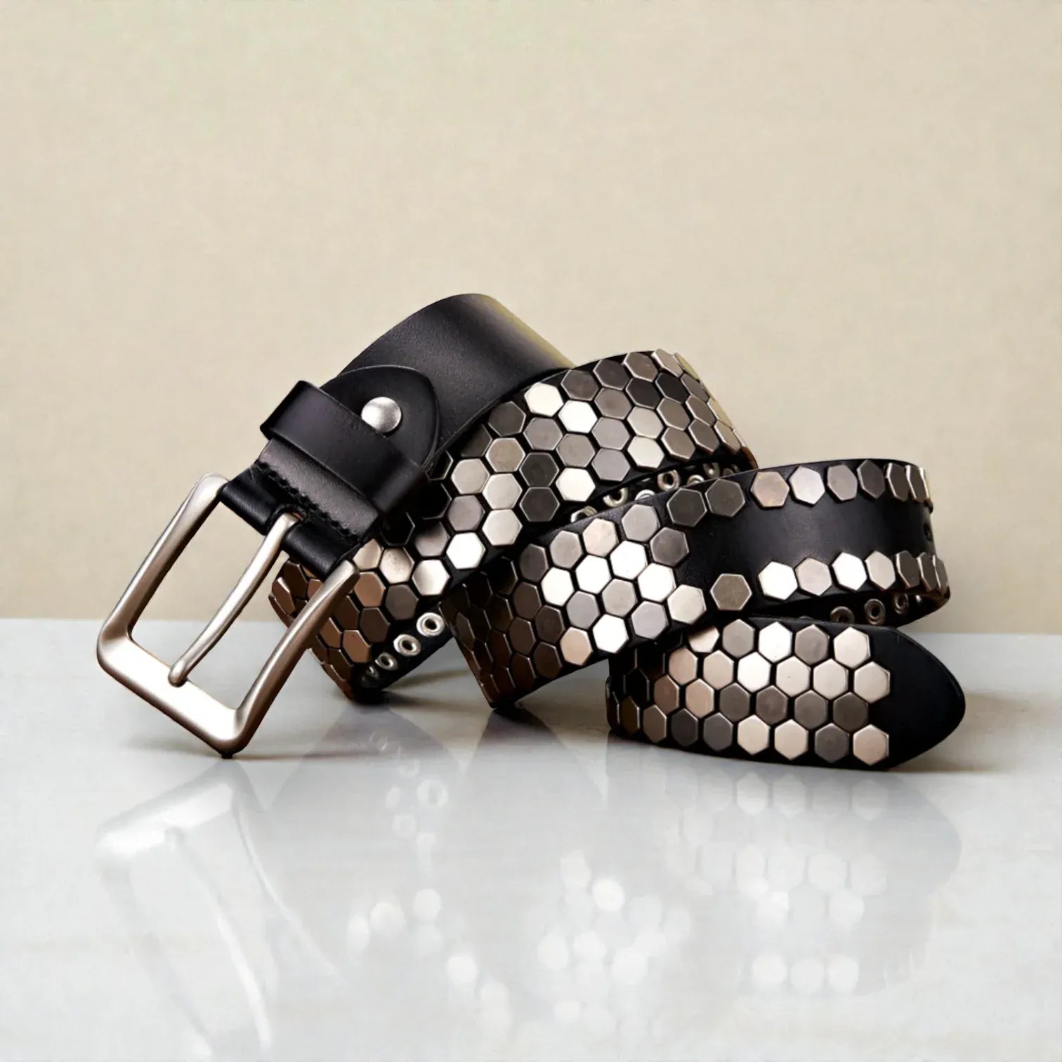 Ceinture Dior Lady Dior en cuir cannage noir avec boucle argentée ref Ceinture Dior Lady Dior en cuir cannage noir avec boucle argentée ref